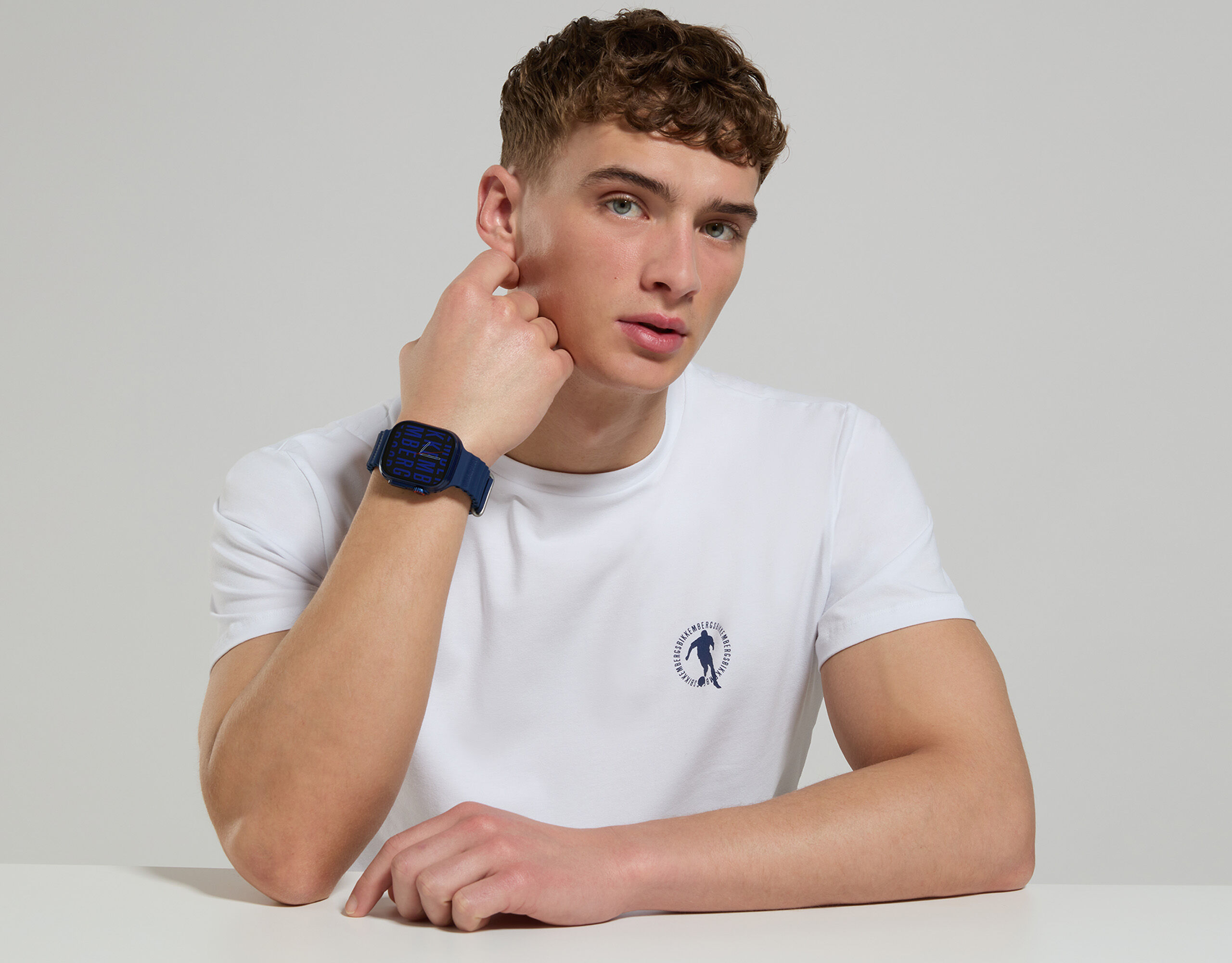 Bikkembergs Smartwatch Uomo 48mm: Display AMOLED 1.3", Alluminio, 180 Sport, Batteria 360mAh, Arancione/Nero