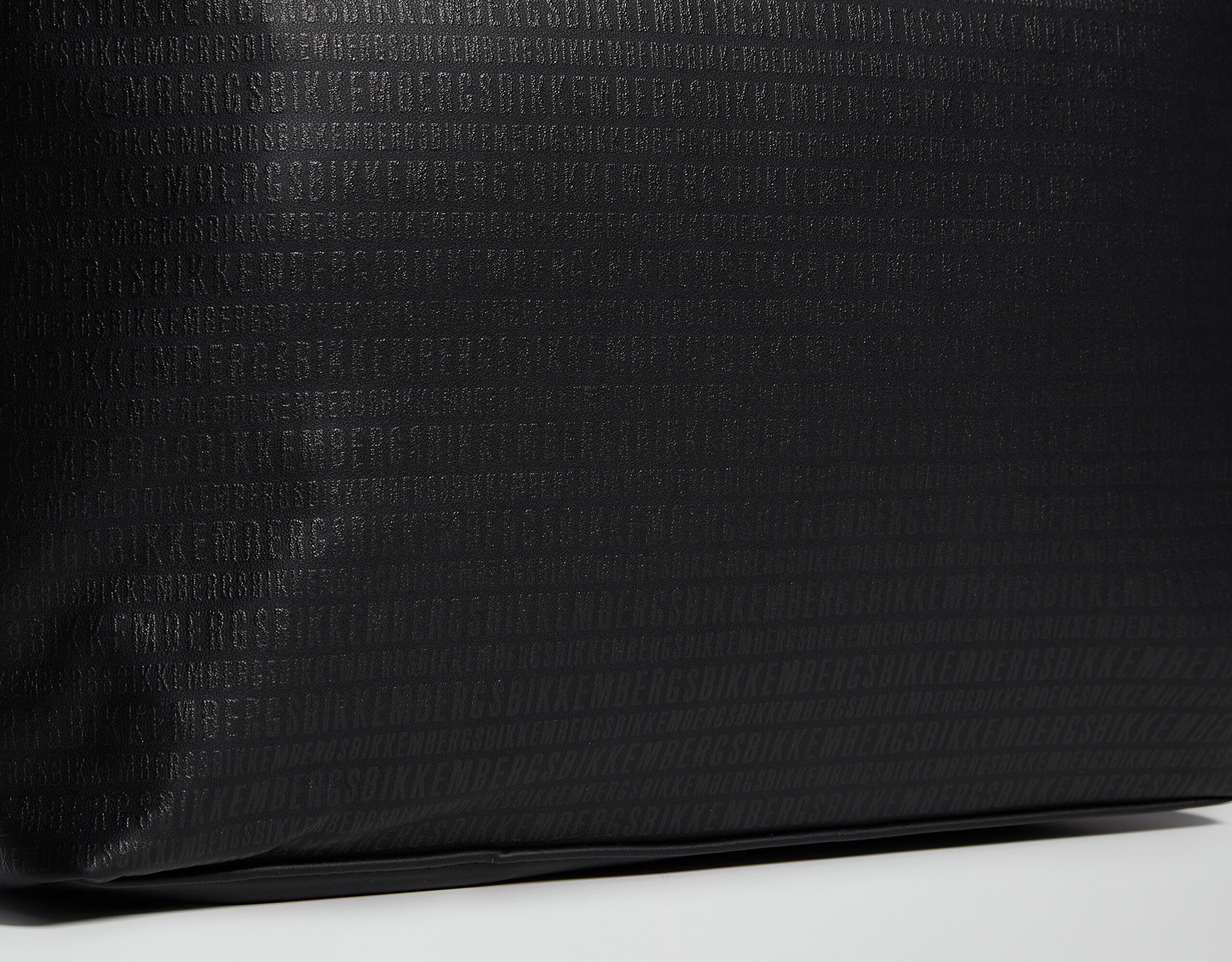 Women's bags: leather handbags, shoulder bags | Bikkembergs