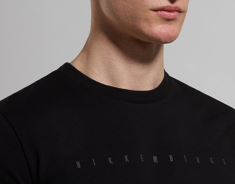 Slim fit men’s T-shirt with reflective print, BLACK Slim fit men’s T-shirt with reflective print, BLACK, hi-res-1