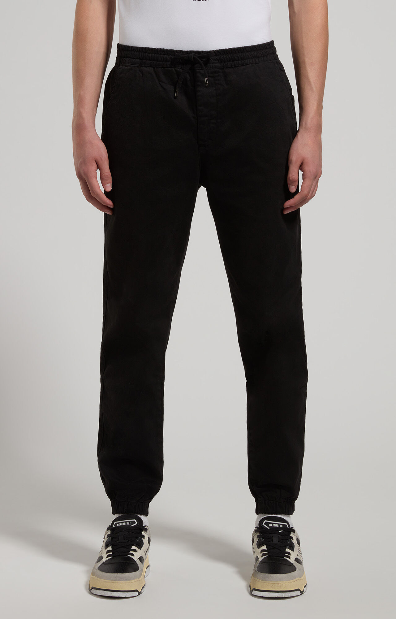 Men's pants: elegant and sports trousers | Bikkembergs
