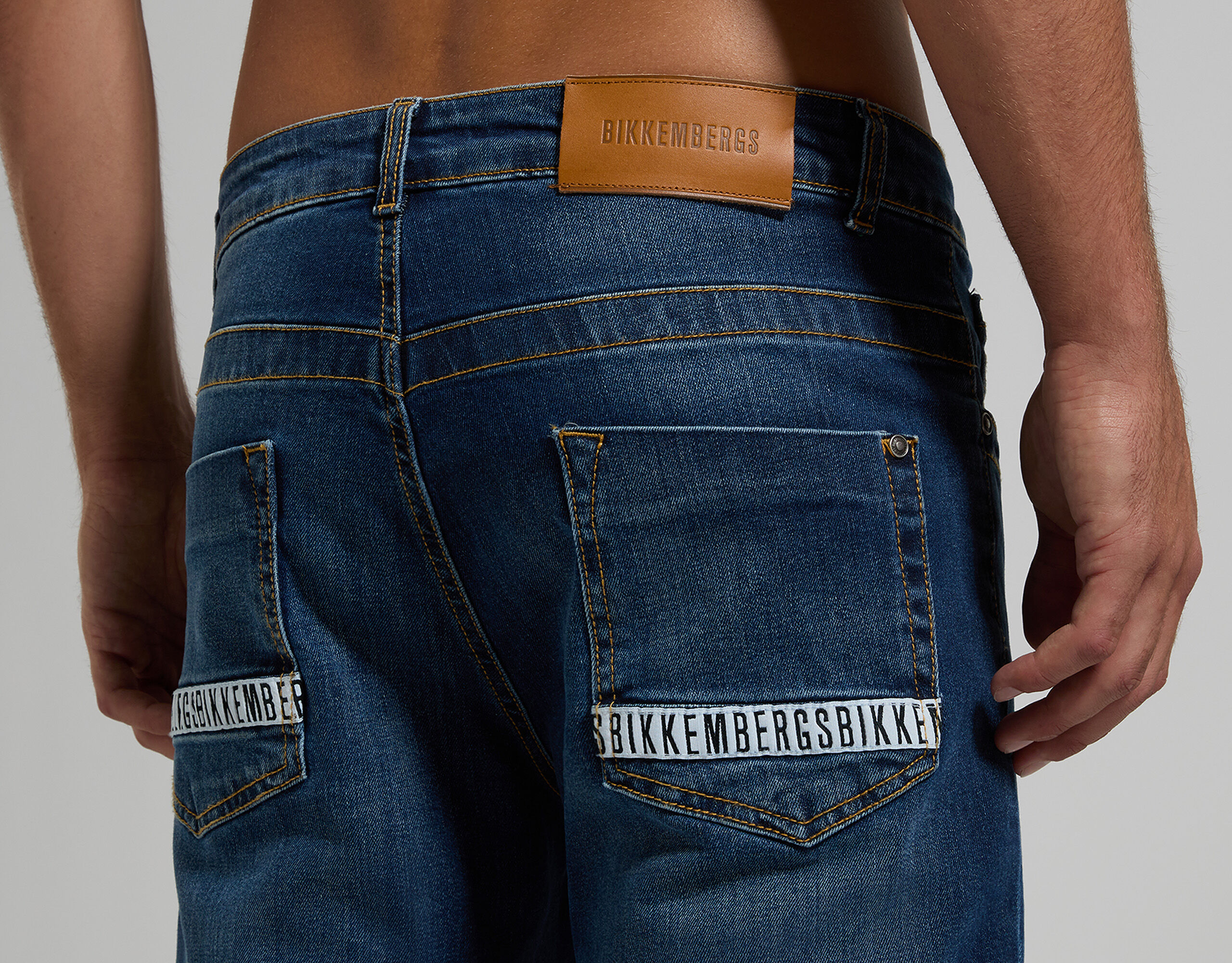 Men's Jeans slim fit, regular fit & denim shorts | Bikkembergs