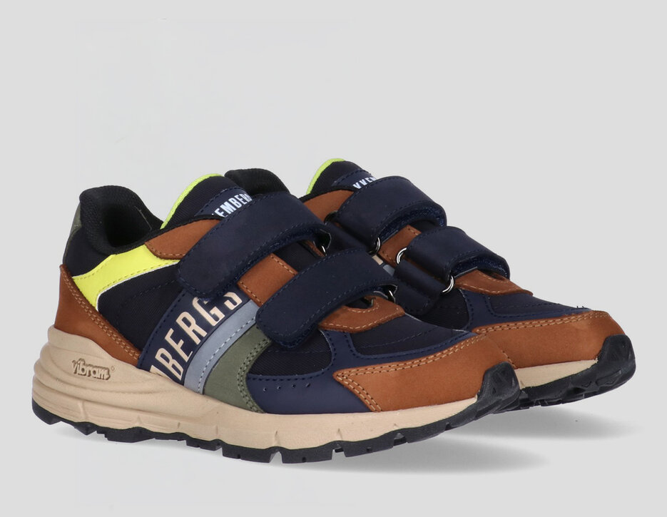 Low-top sneaker with front lacing and a sporty design, MULTICOLOR, hi-res-1