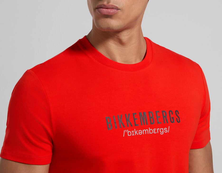 Men's red slim fit stretch jersey T-shirt with reflective print, FIERY RED, hi-res-1
