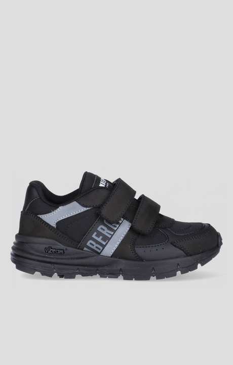 Low-top sneaker with front lacing and a sporty design, BLACK, hi-res-1