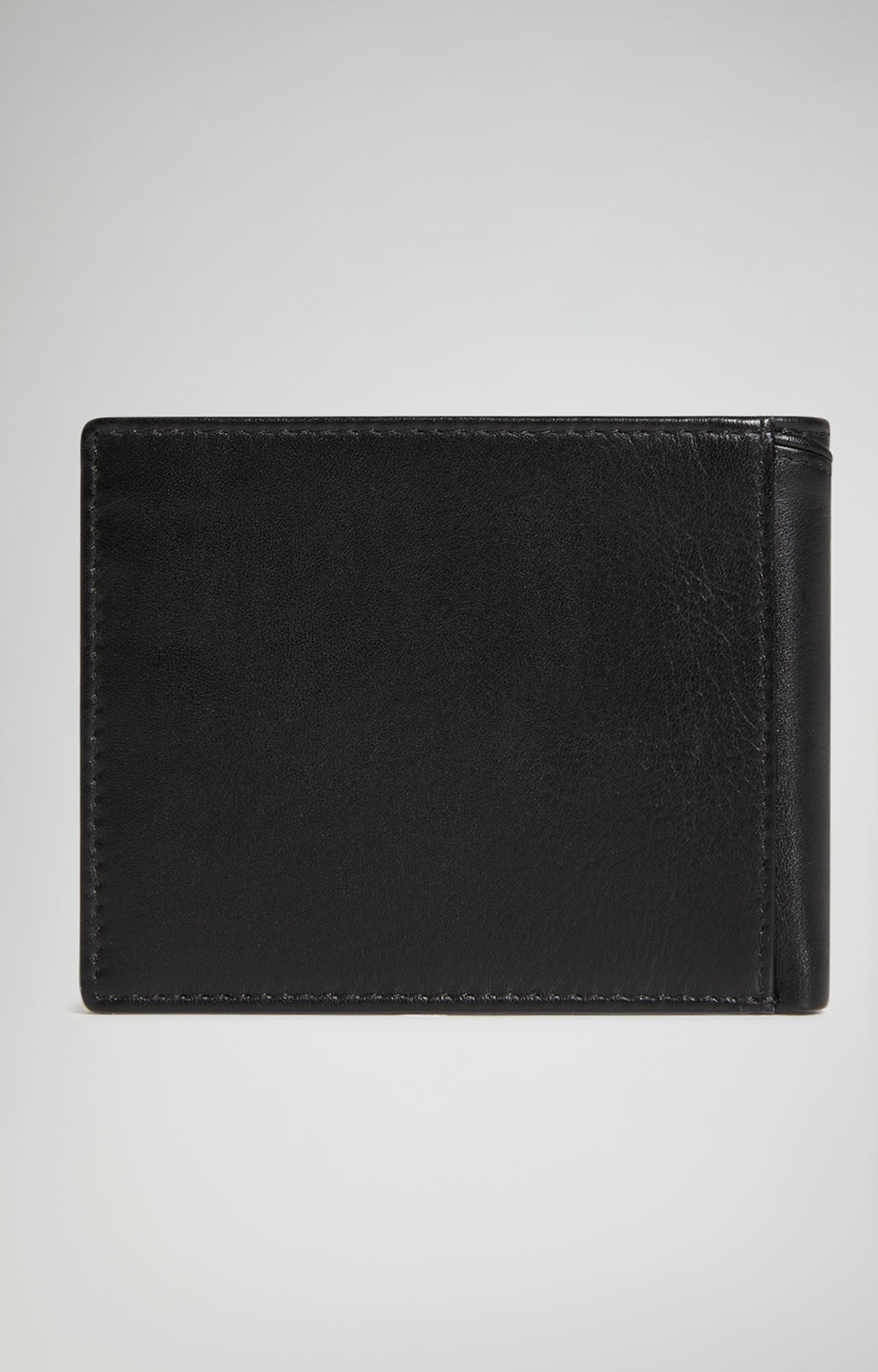 Men's wallets: card holders and leather wallets | Bikkembergs