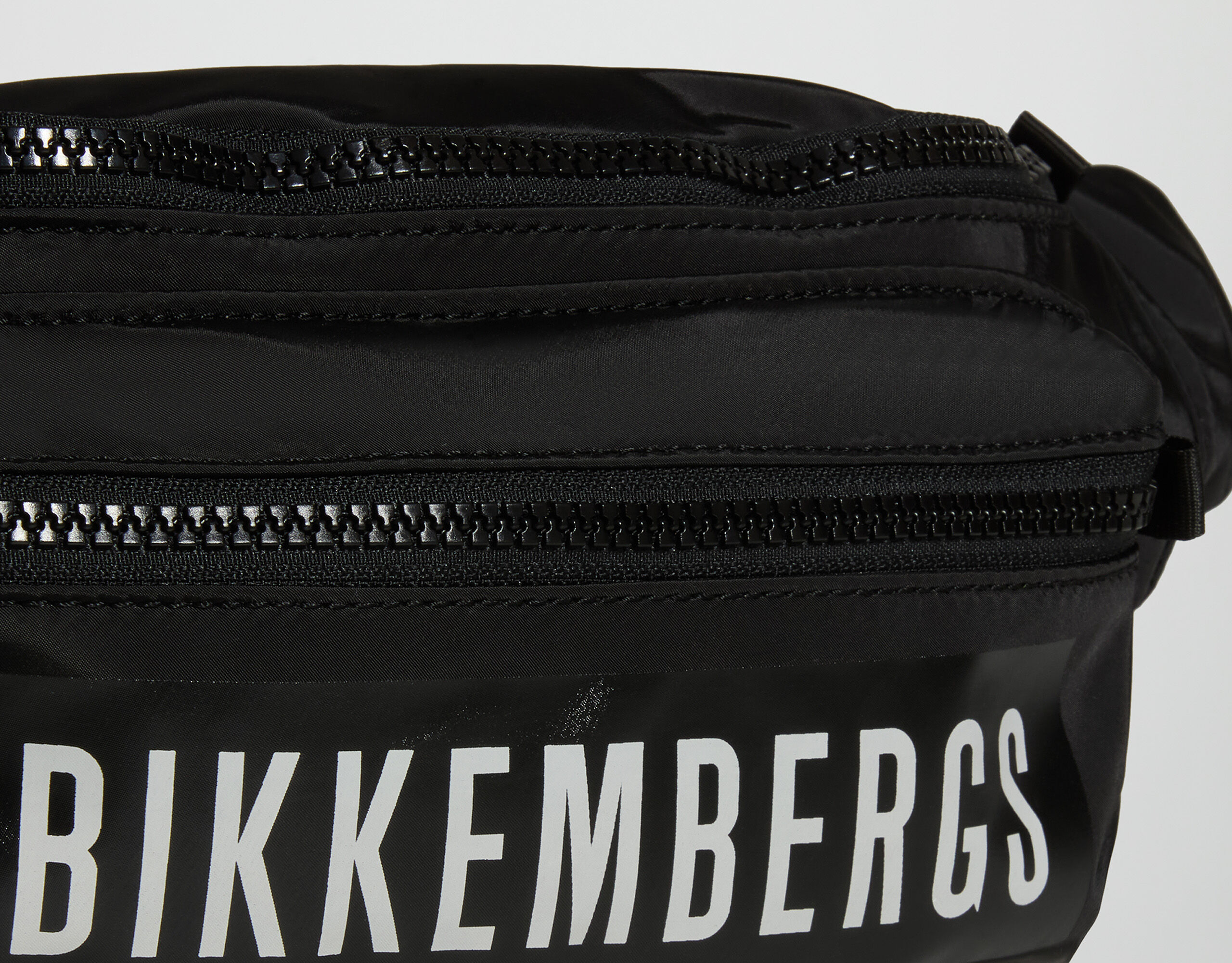 DIRK BIKKEMBERGS ダークビッケンバーグ　大型ショルダーバッグ 2026年最新】DIRK BIKKEMBERGS メンズバッグの人気アイテム - メルカリ