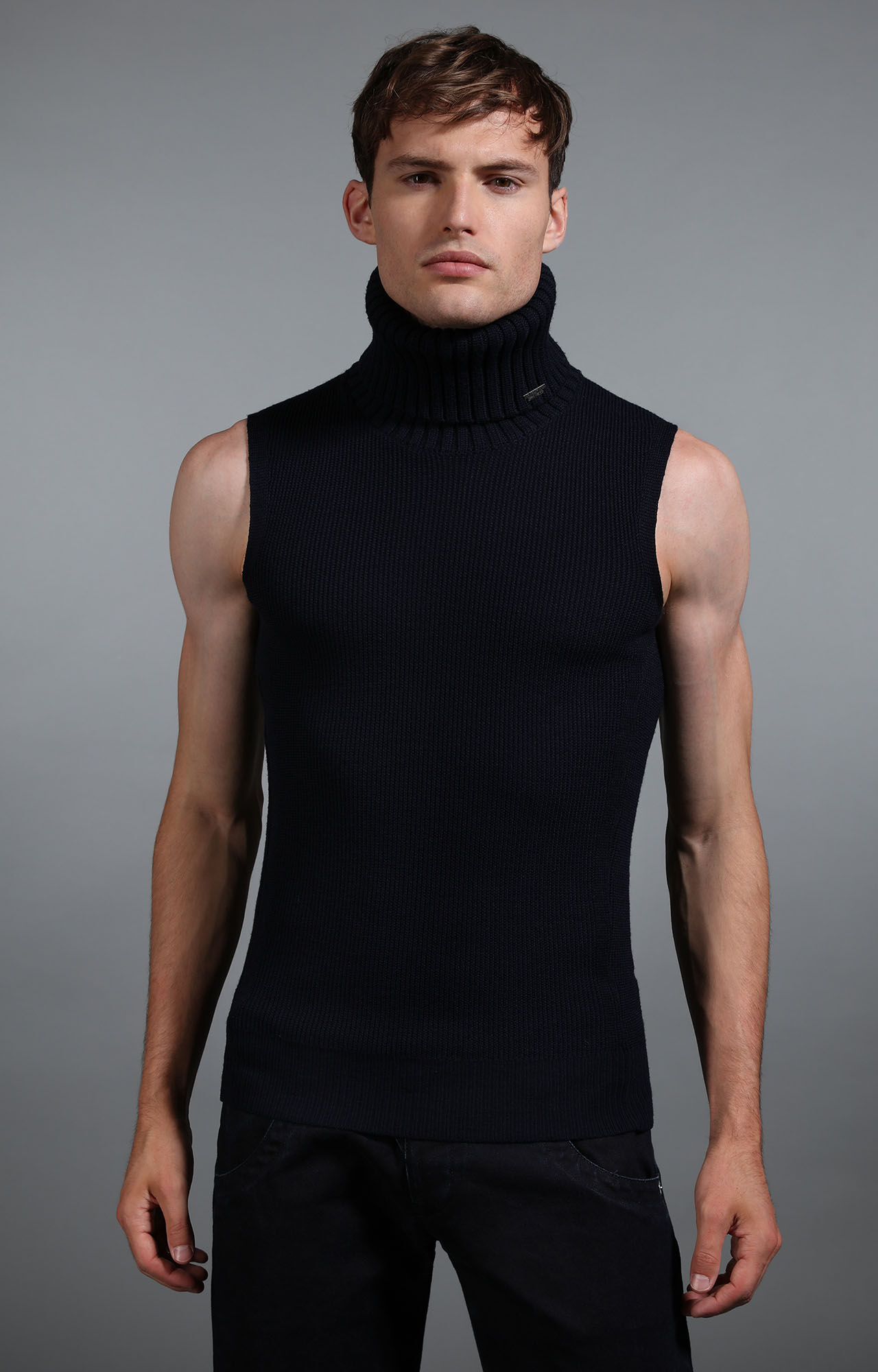Sleeveless poloneck deals