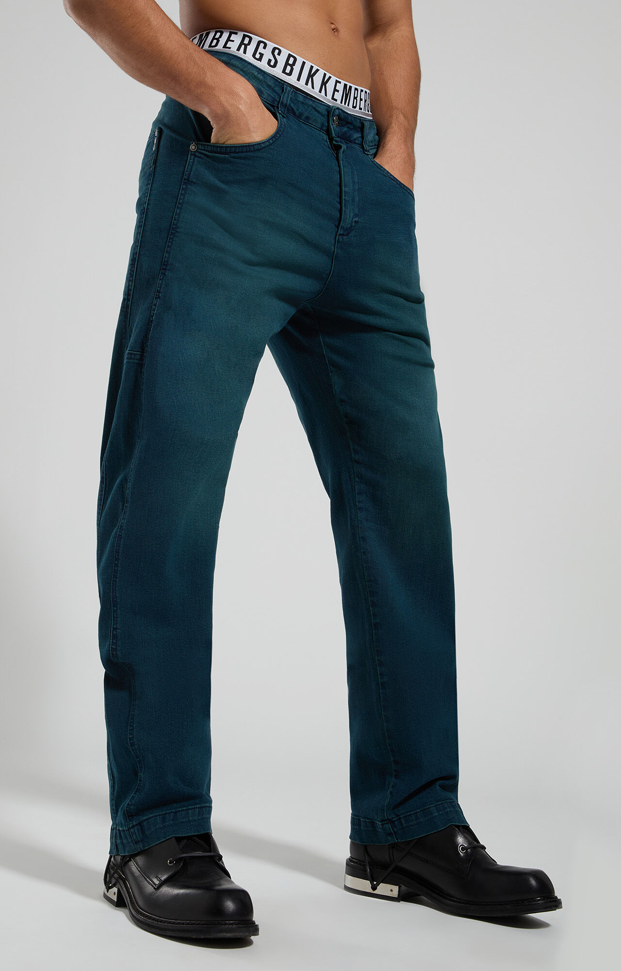 Men's Jeans slim fit, regular fit & denim shorts | Bikkembergs