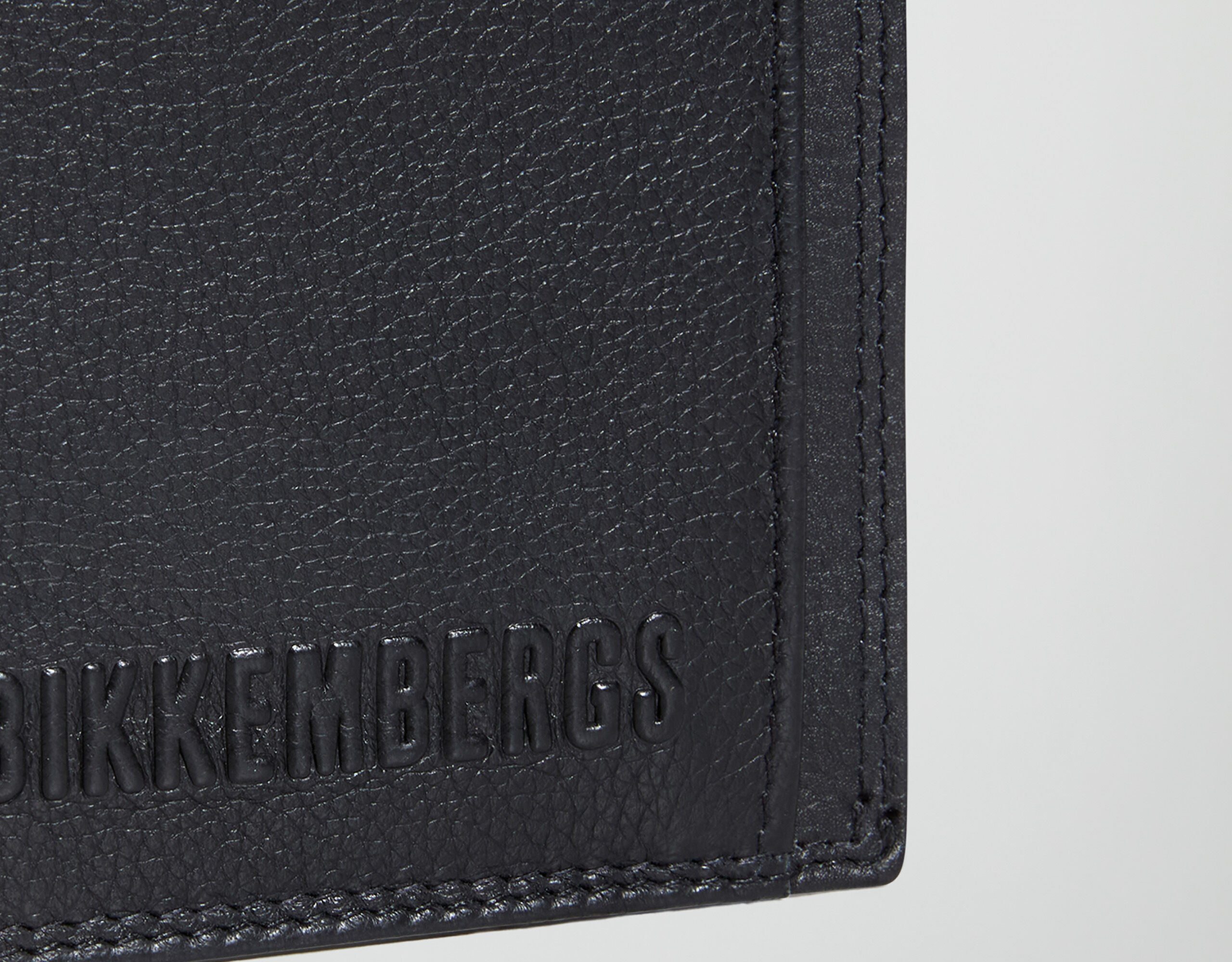Men's wallets: card holders and leather wallets | Bikkembergs