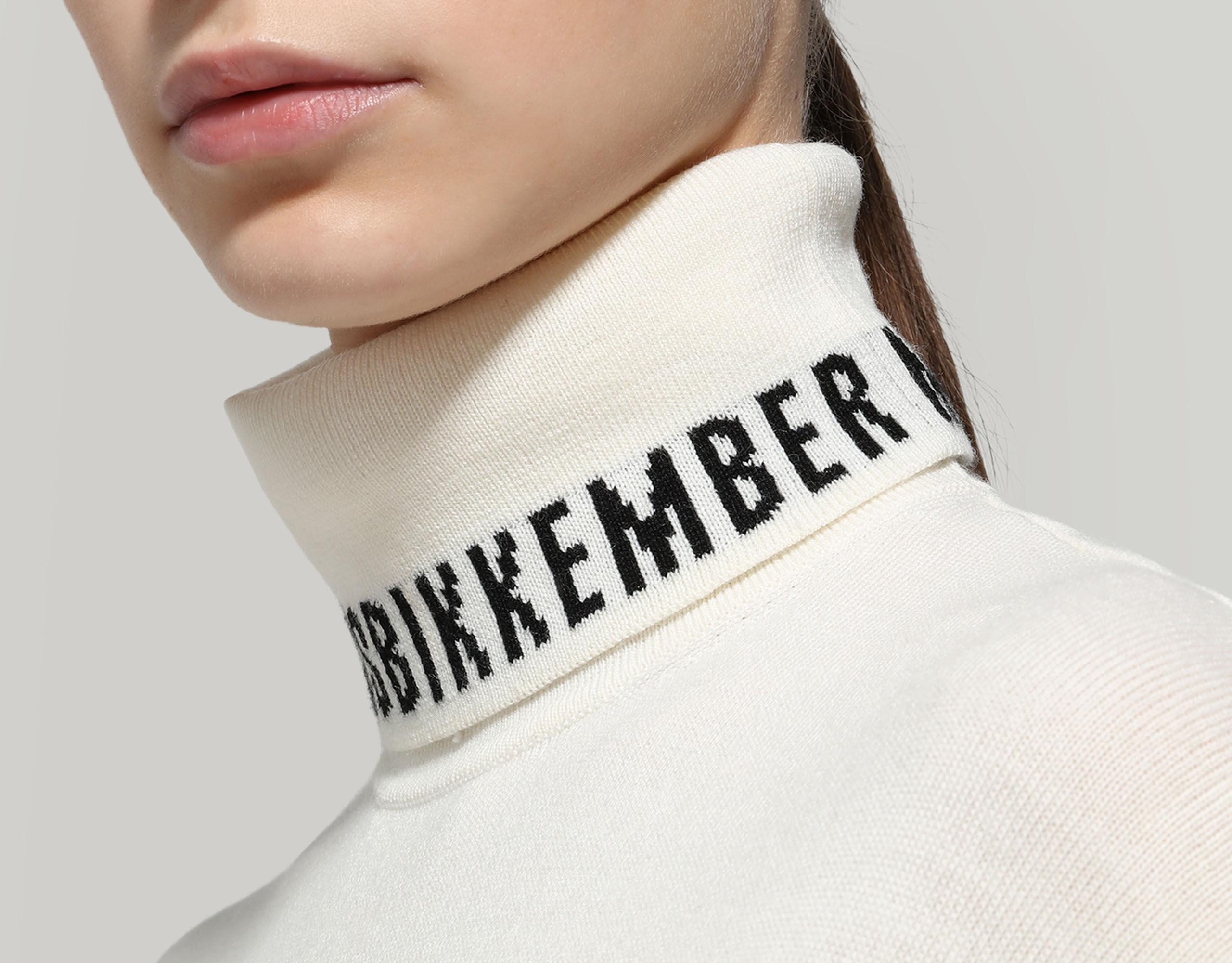 White Women's turtleneck with jacquard logo | Bikkembergs