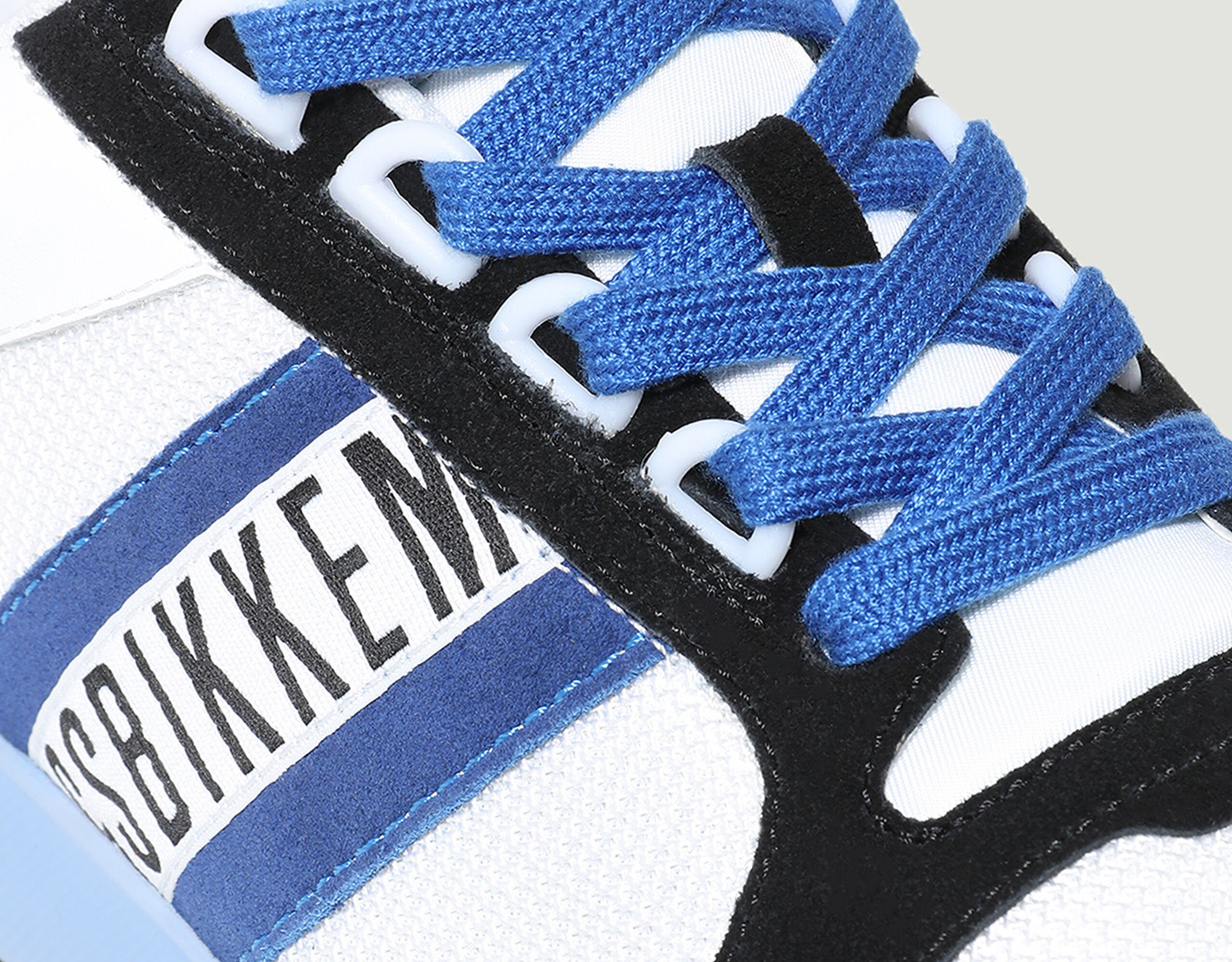 Sneakers | Sneakers Barthel Con Forature Bianco/Blu Scuro | Bikkembergs Uomo  « Reale Bellezza