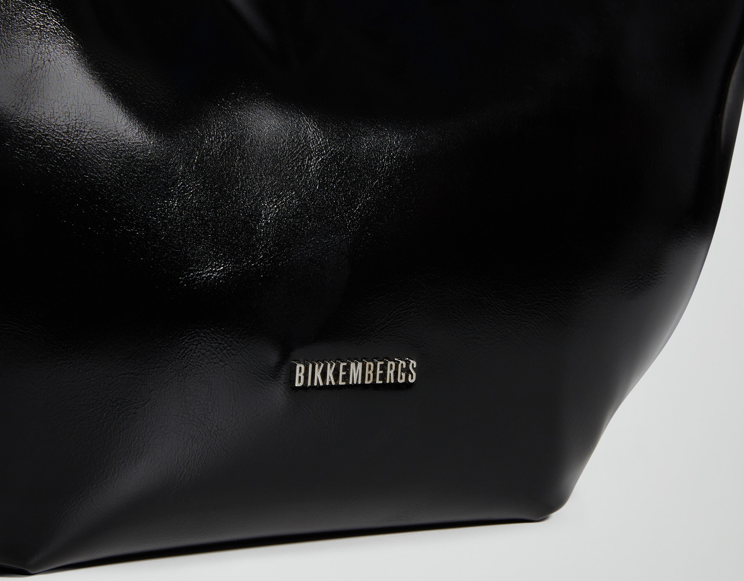 Women's bags: leather handbags, shoulder bags | Bikkembergs