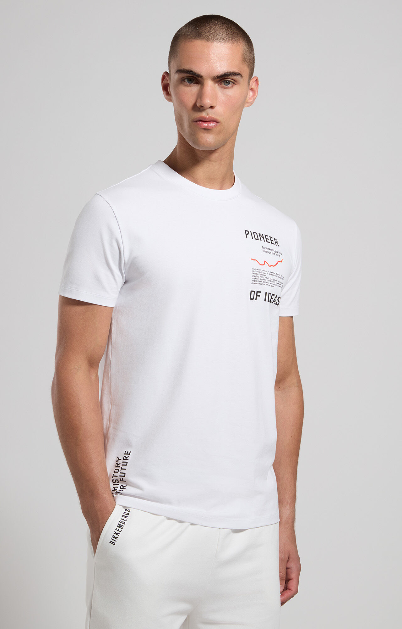 Slim fit men's T-shirt with “Pioneer” print | Bikkembergs