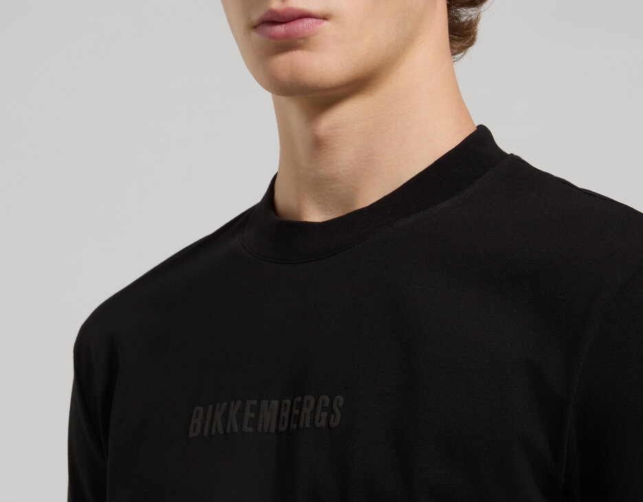 Slim fit men’s T-shirt with ribbed trim, BLACK Slim fit men’s T-shirt with ribbed trim, BLACK, hi-res-1