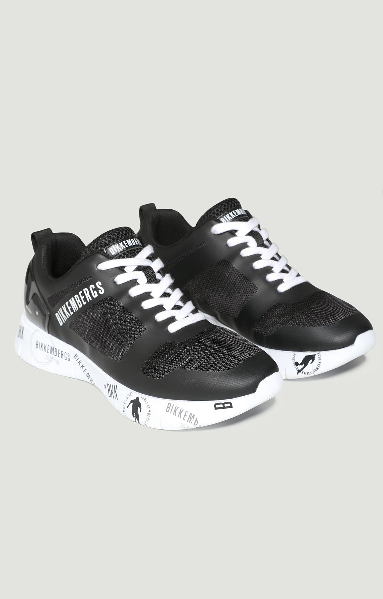 sneakers black