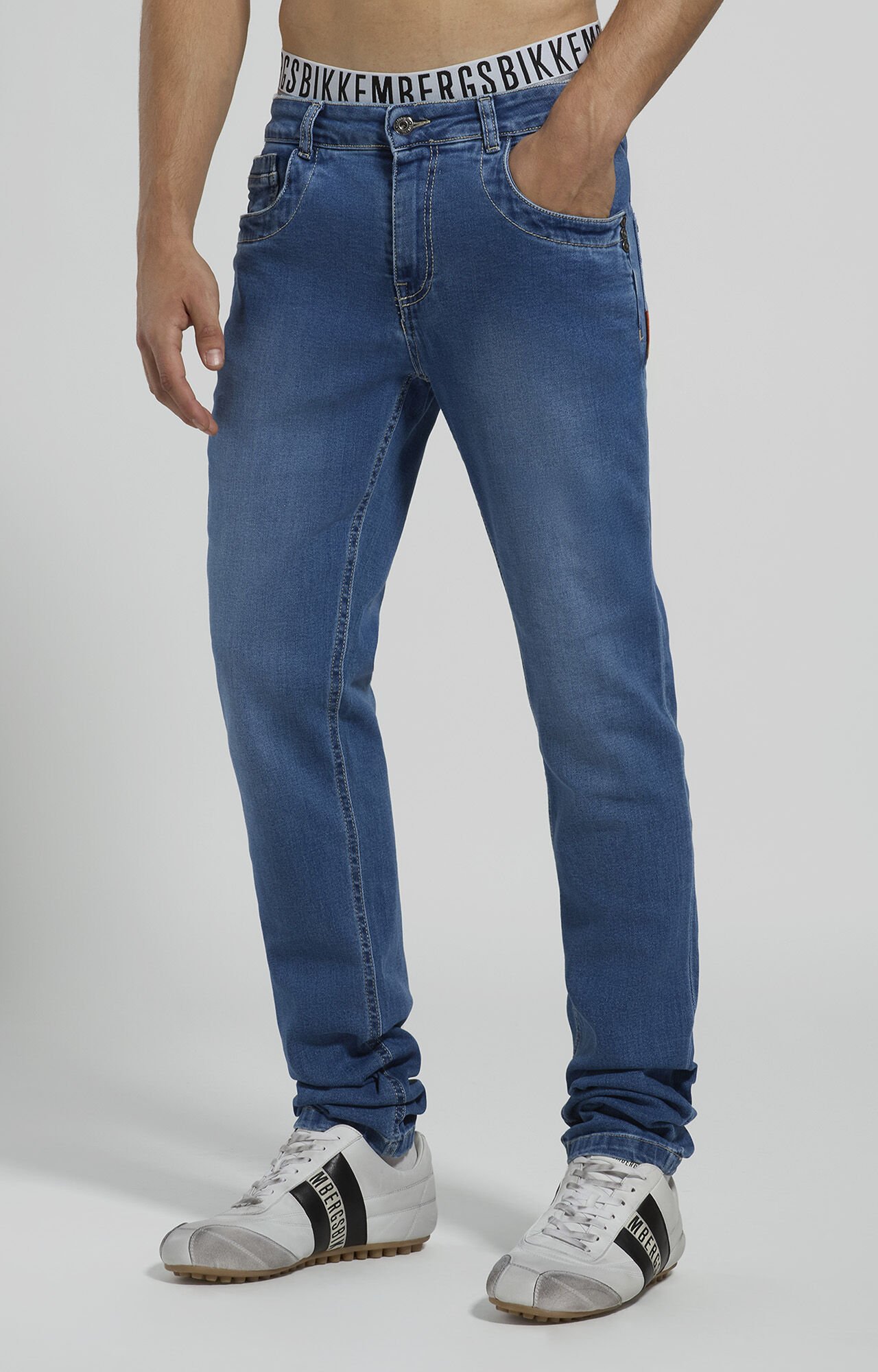 Men's clothing: jackets, trousers, polo shirts | Bikkembergs