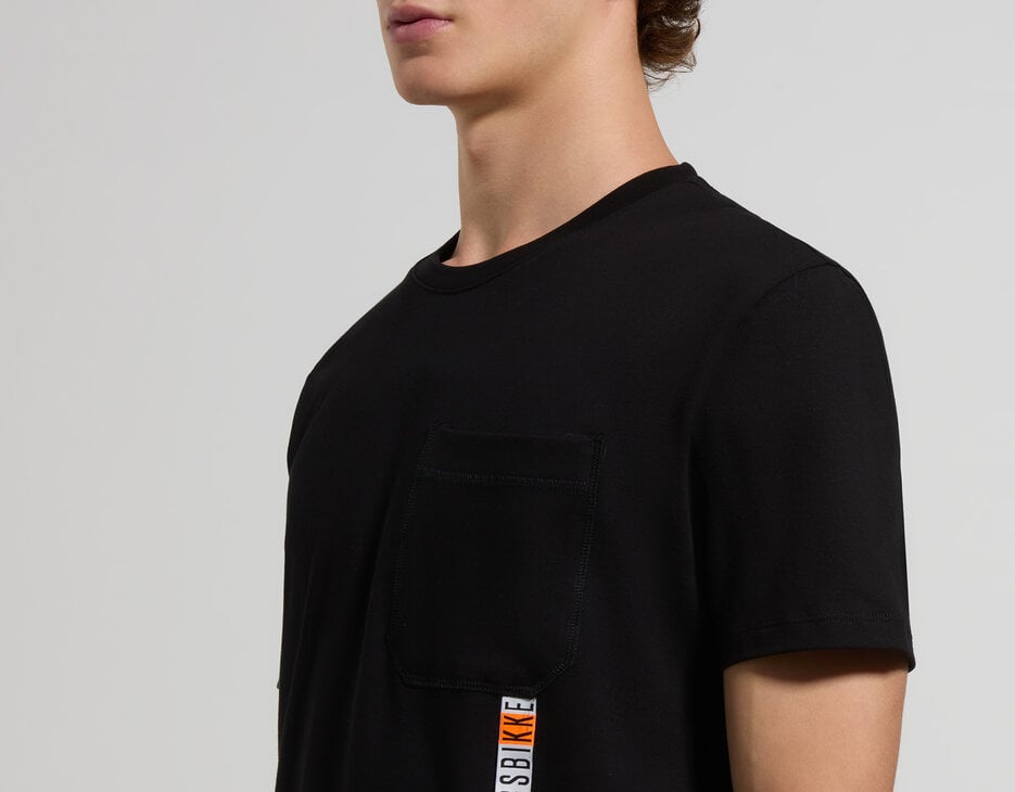 Slim fit men’s T-shirt with chest pocket, BLACK Slim fit men’s T-shirt with chest pocket, BLACK, hi-res-1