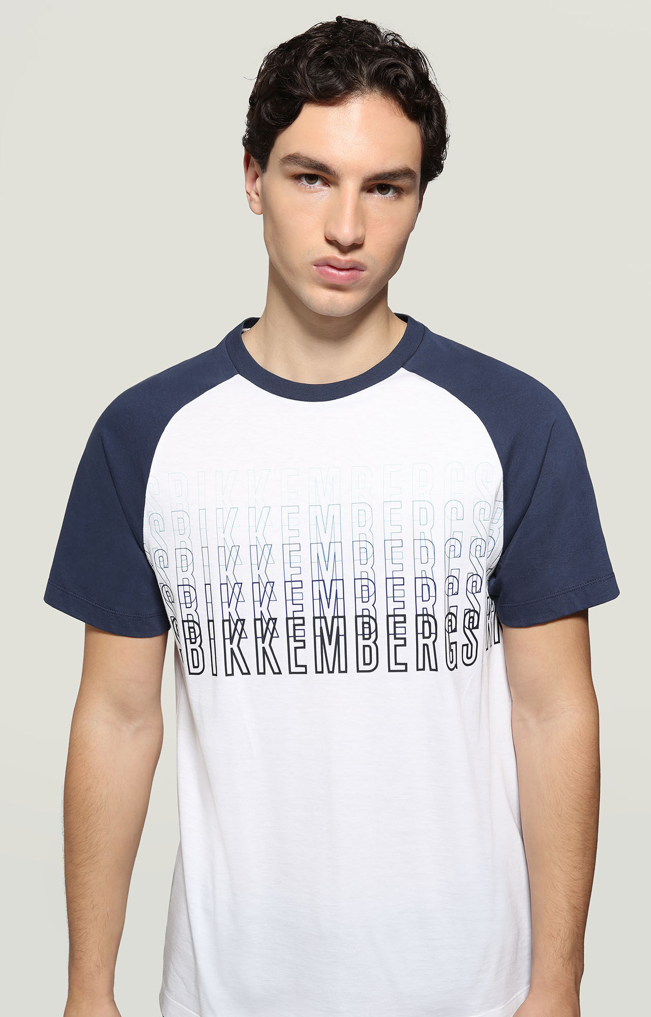 T-shirts for men, short and long sleeves | Bikkembergs