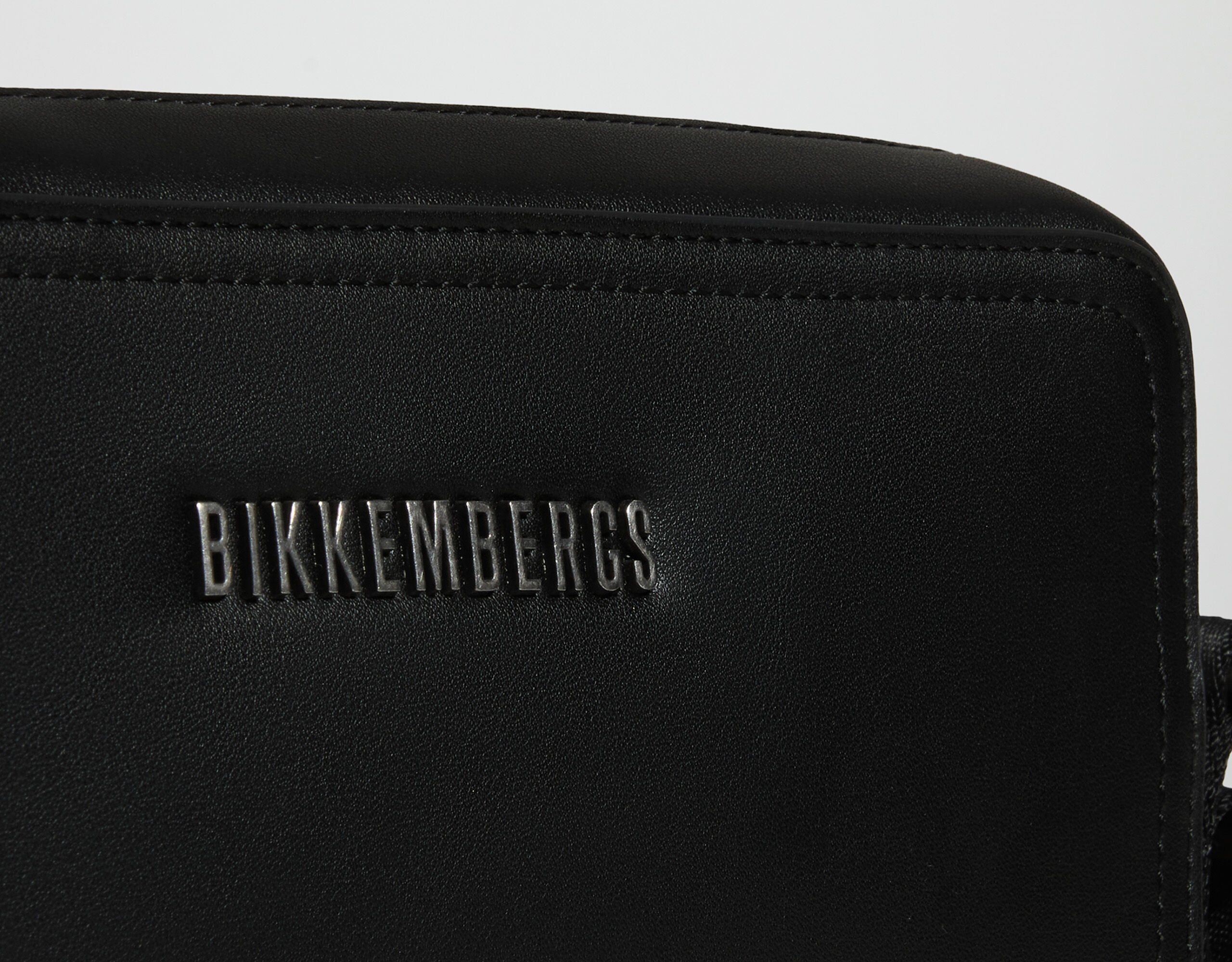 Women's bags: leather handbags, shoulder bags | Bikkembergs