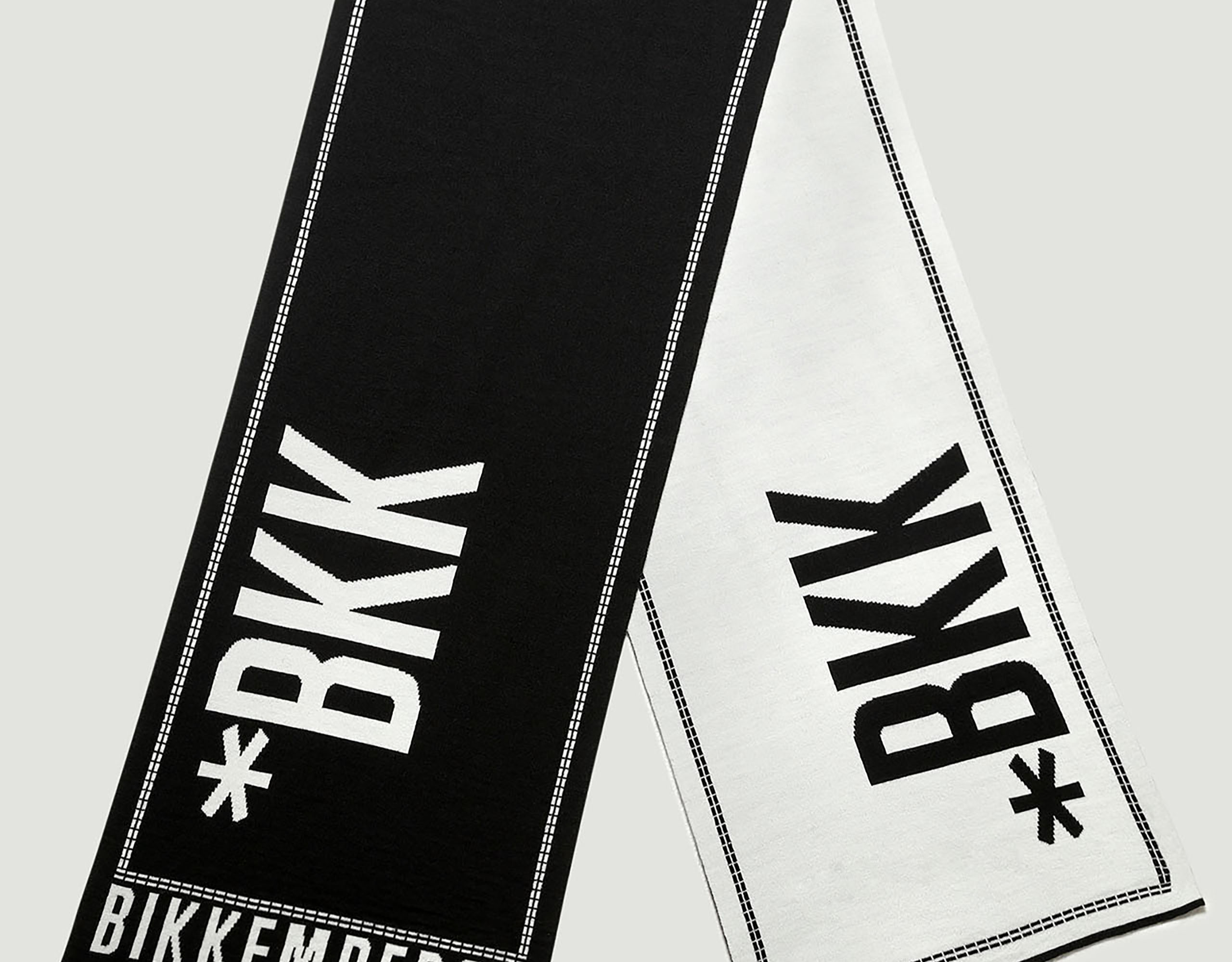 Black Scarf with contrast logo 35x180 cm | Bikkembergs