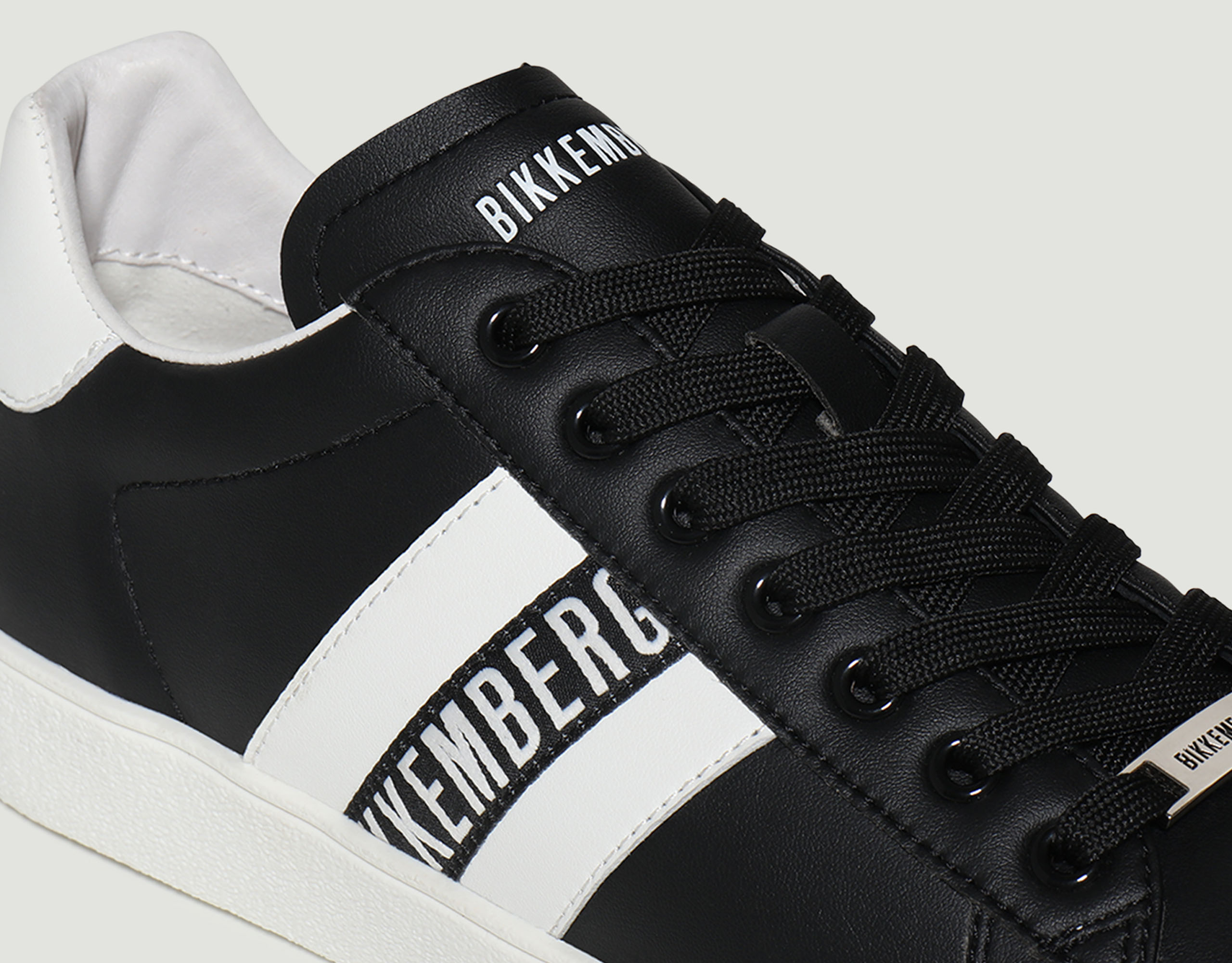 DIRK BIKKEMBERGS サッカーシューズ　スパイク Black Men's Sneakers Soccer | Bikkembergs